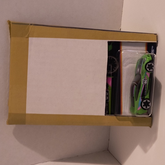 B21 Hot Wheels Corvette Corvette C7 zo6 Neon Speed with shipping protector - Picture 4 of 4